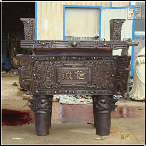招財進(jìn)寶三足銅鼎.jpg